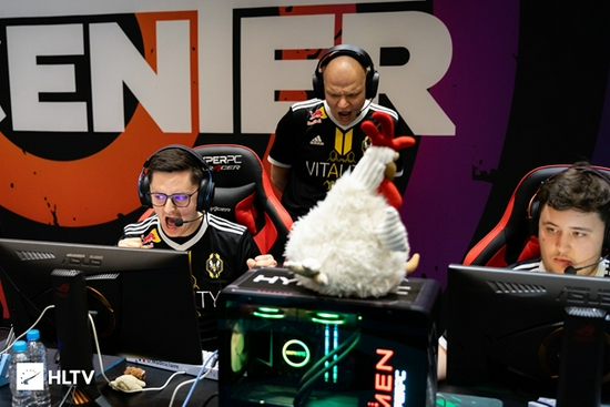 网易逆水寒手游推出AI门客陪伴功能提升游戏体验